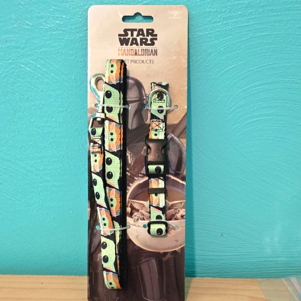 Star Wars Mandalorian Pet Collar and Leash - Green and Orange